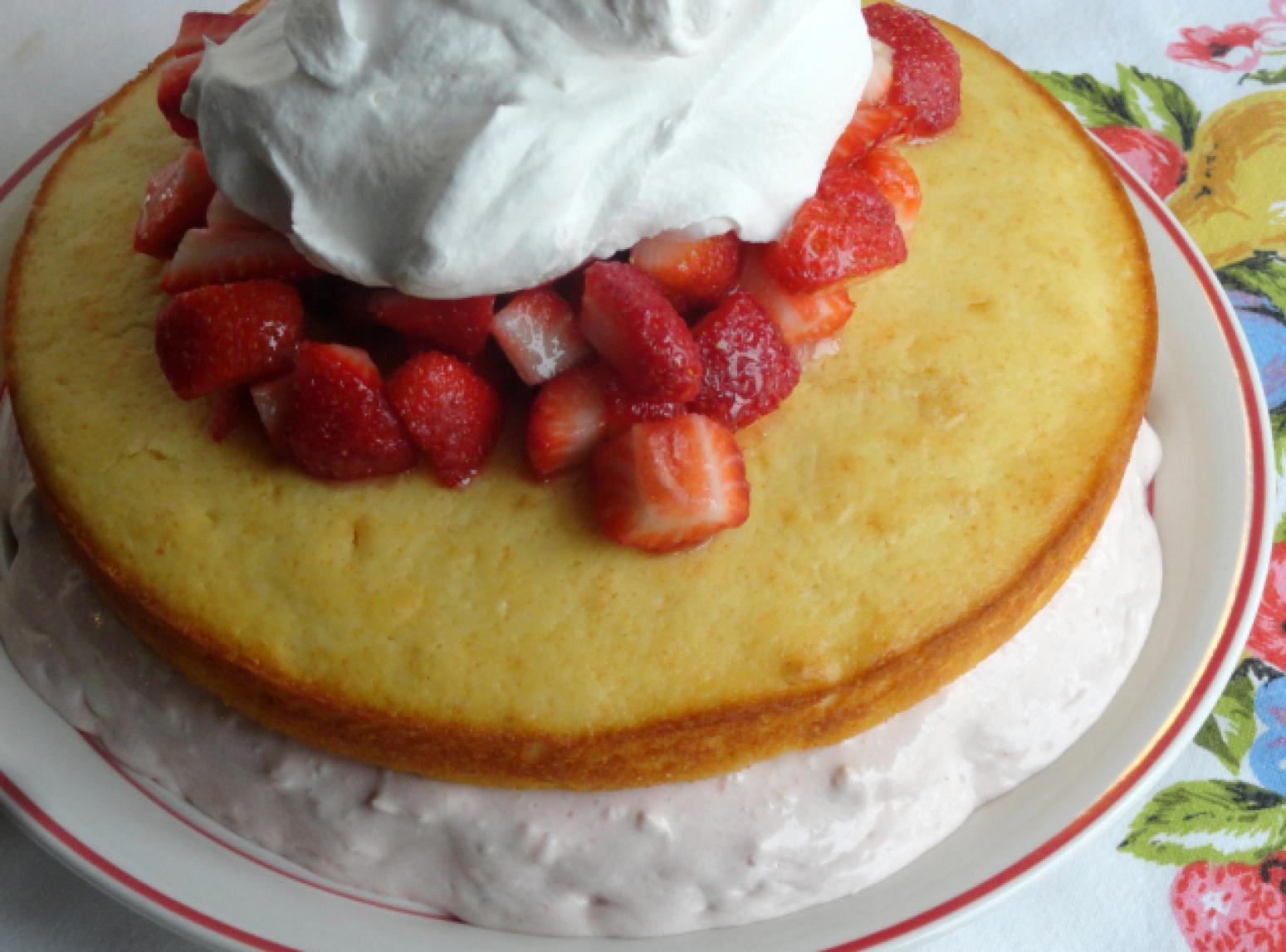 Strawberry Shortcake Cheesecake Cake!