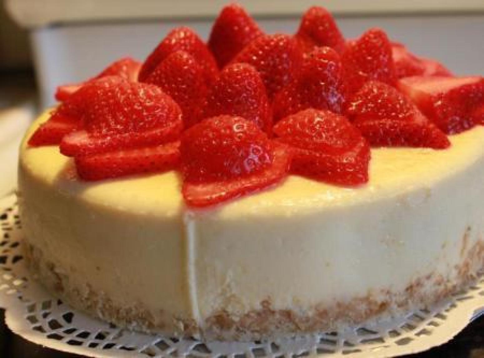 Coconut Strawberry-Rum Cheesecake