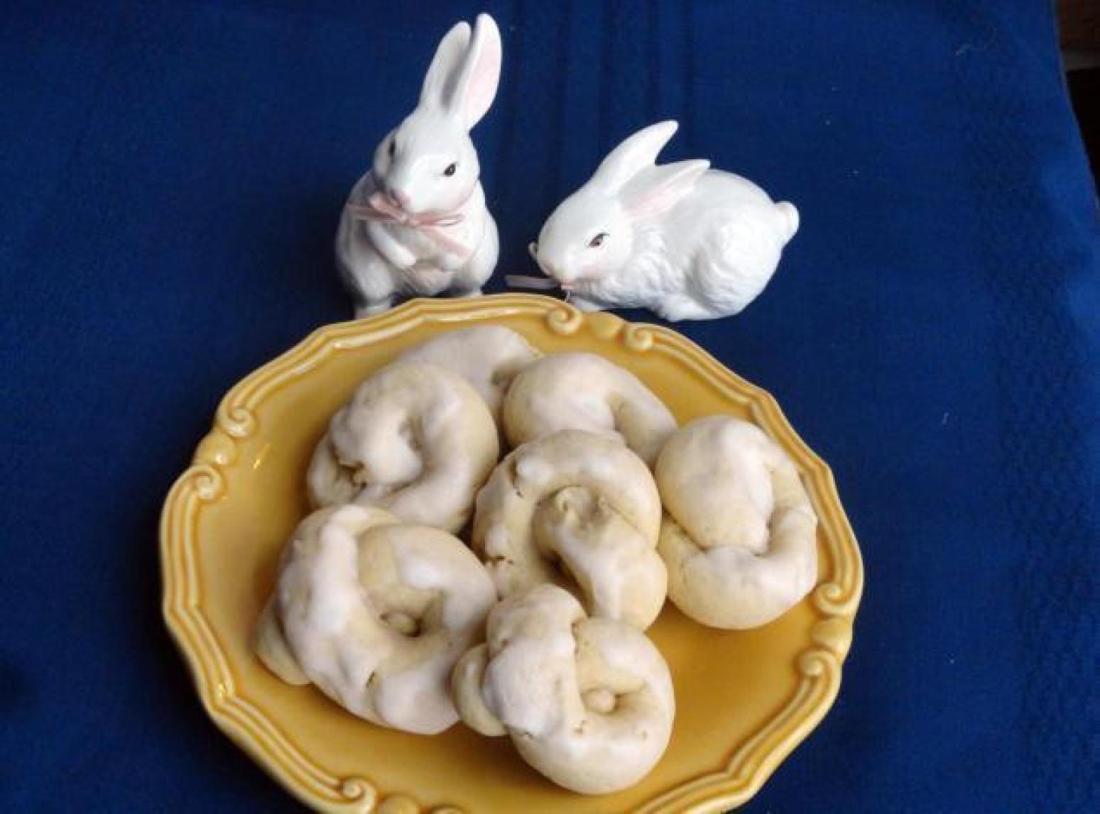 Easter Knot Cookies