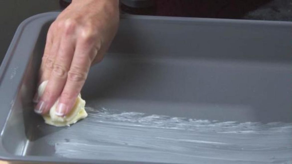 How to Grease a Pan Just A Pinch