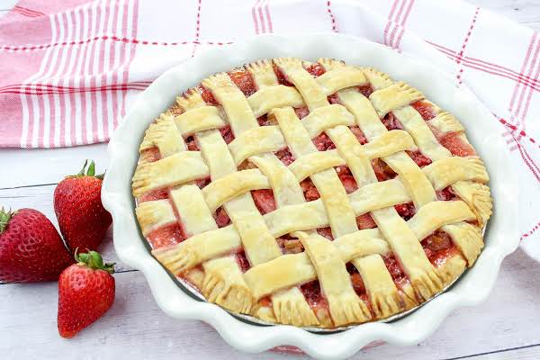 Award-Winning Strawberry Rhubarb Pie
